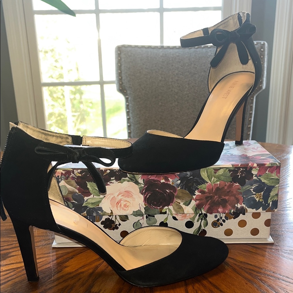 Nine West "Howley" Black Suede Ankle Strap Bow Heels, Size 10